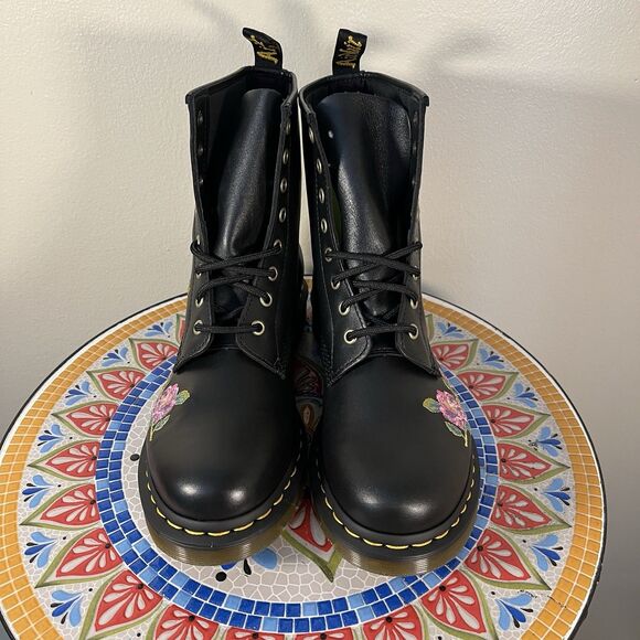 Dr. Doc Martens 1460 Vonda II Women’s 9 Black Leather 8-Eye Lace Up Ankle Boots - Picture 5 of 10